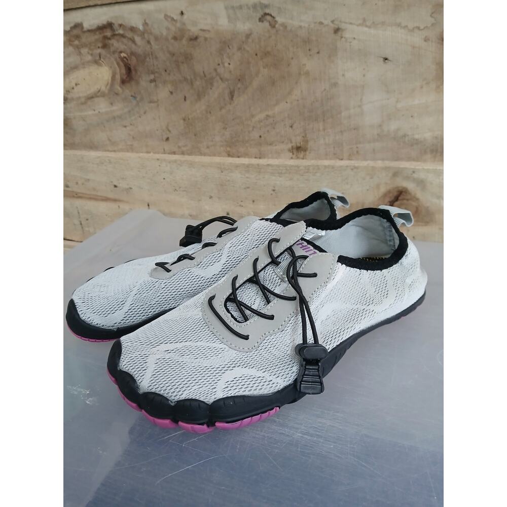 Hiitave barefoot mesh water shoes
WOMENS 6